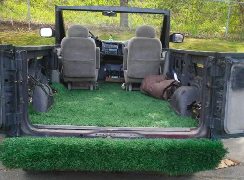 Illustration for article titled This Chevrolet Astro With a Turf Carpet Is A Bad Pun on Wheels